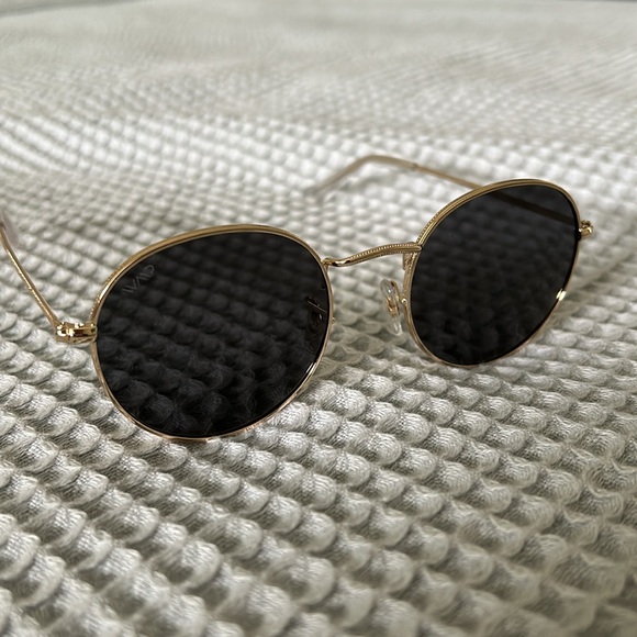 WearMe Pro - Reflective Lens Round Trendy Sunglasses - Picture 2 of 5